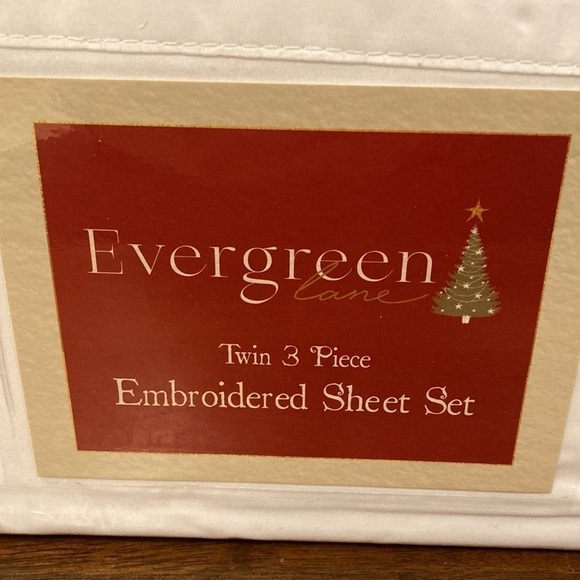 EVERGREEN LANE TWIN EMBROIDERED GNOMES SHEET SET - Picture 3 of 6